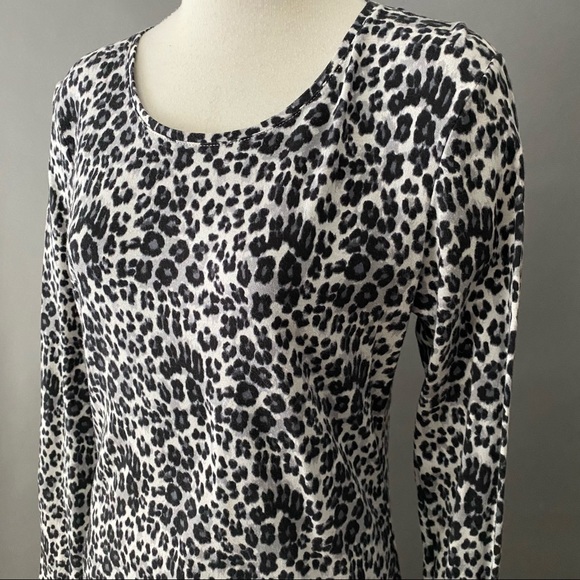 Ellen Tracy Leopard print long sleeved top. - Picture 1 of 5
